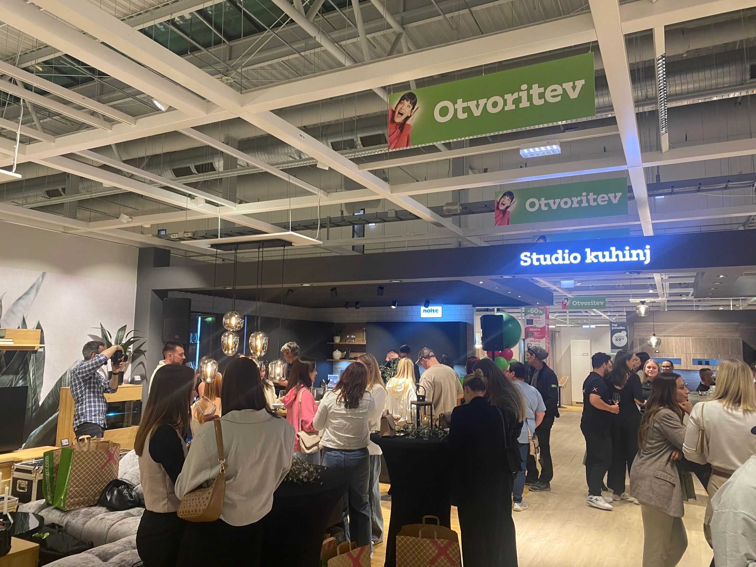 Momax - Otvoritev poslovalnice #2